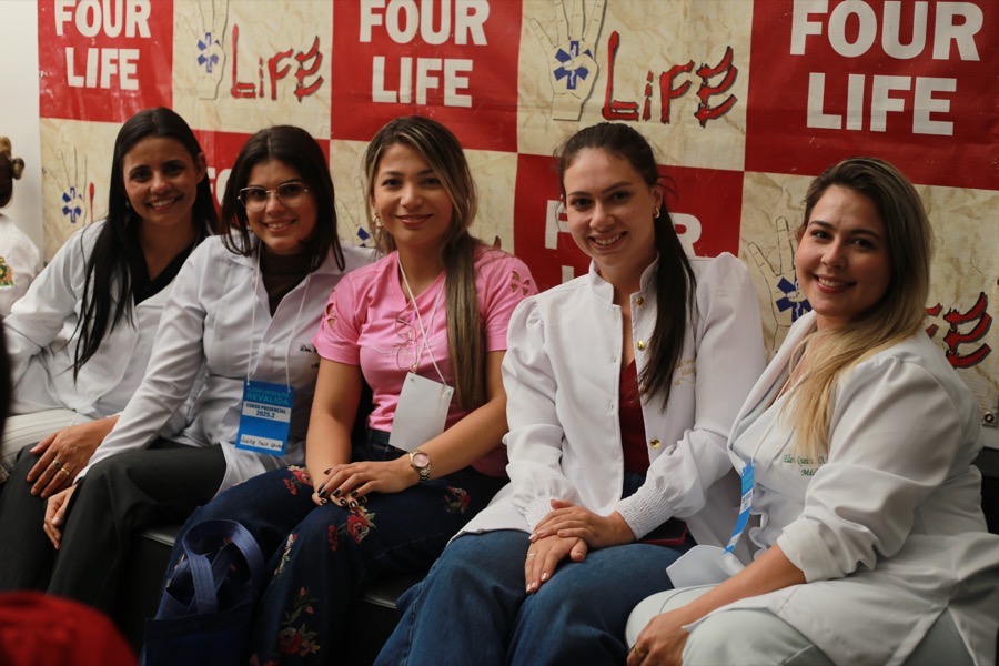 Comunidade de médicos revalidados reunidos